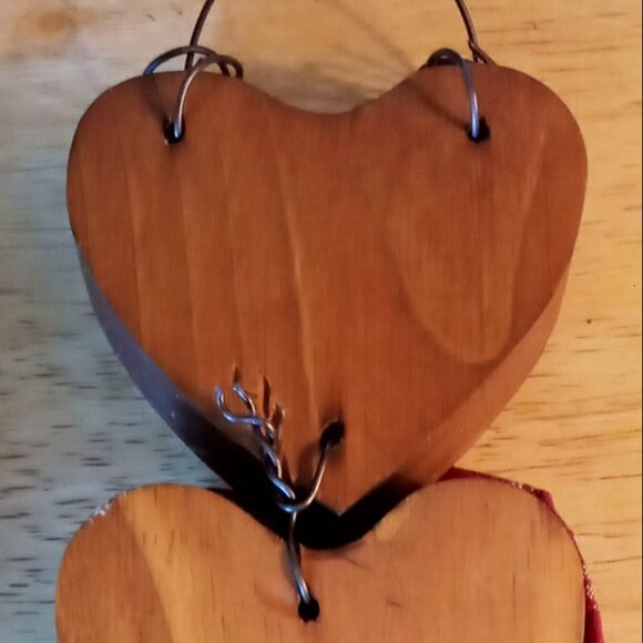 Vintage Wood Mirrored Wall Sconce & 3-Heart Wall Decor Set in Great Condition - Picture 8 of 9